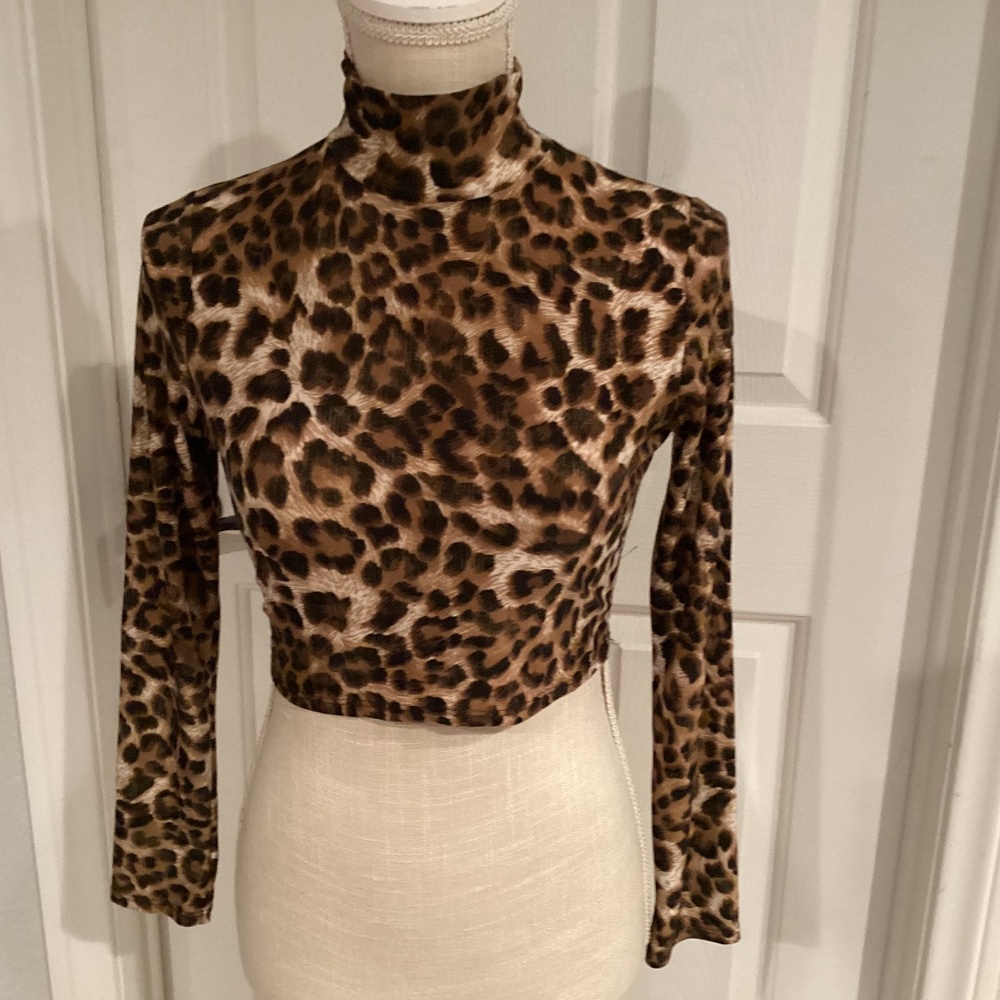 Canzone Leopard Cropped Top, Size Small.